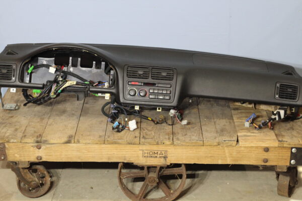 93 Acura Legend L Dashboard - Image 3